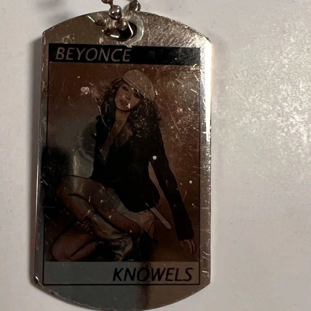 Beyoncé Knowles necklace